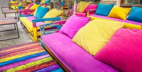 Many colorful sofas and chairs Stock-Fotos