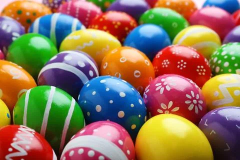 Many decorated Easter eggs as background. Festive tradition Foto stock