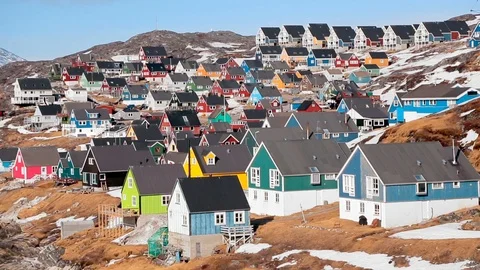 Many different colored houses. Small colored houses. Nuuk, Greenland. 库存影片 107742224
