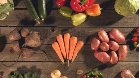 Many different vegetables lie on the table. Видео 79907909