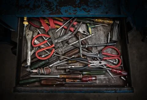 Many different work tools in blue grudge steel drawer Stock-Fotos