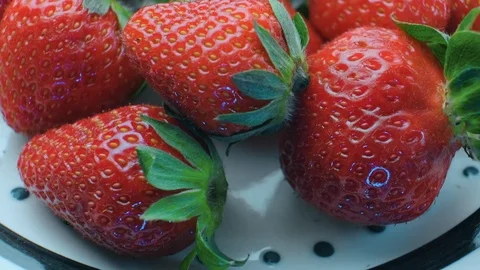 Many Fresh Strawberry Macro 動画素材 106776635