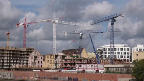 Many high tower cranes work on the construction of new buildings. Video stock 124323847