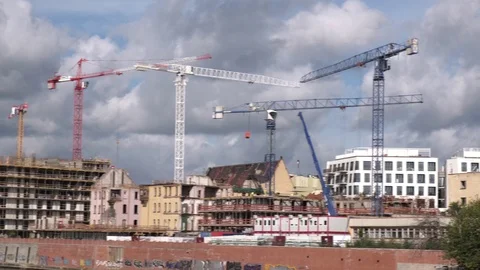 Many high tower cranes work on the construction of new buildings. Video stock 124323852