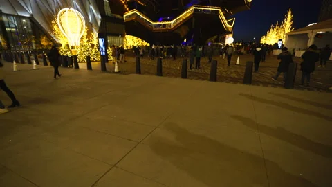 Many illuminated trees surround the Vessel by Christmas lights at Hudson Yards. Stock-Footage 146282822