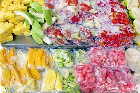 Many kind of tropical fruit for sell cut in piece Foto stock