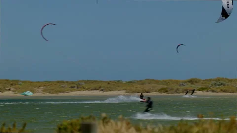 Many kite surfers navigate high winds on choppy Safety Bay waters Stock-Footage 229465326