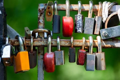 Many love locks on the bridge. Foto stock