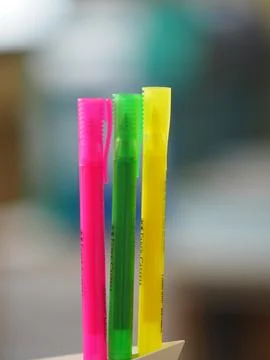 Many magic pen in the plastic box 스톡 사진