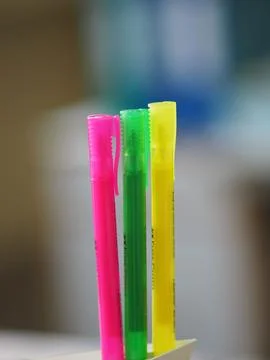 Many magic pen in the plastic box 스톡 사진