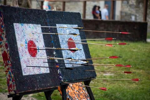 Many medieval arrows hit the target Stockfoto's