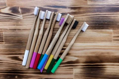Many multi-colored bamboo toothbrushes. eco friendly. Foto stock