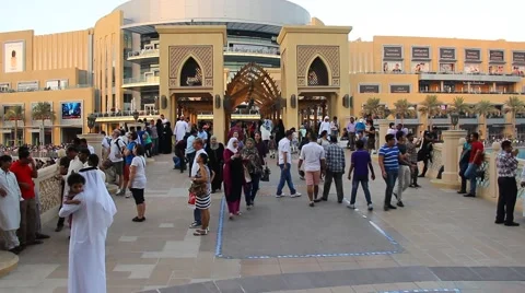 Many people at evening, bridge to Dubai Mall, modern downtown area Stock-Footage 59804136