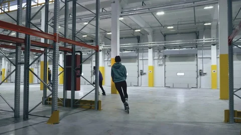 Many people on the rollers and trick in the logistics center Video stock 104307210