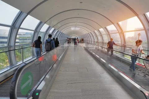 Many people using a bridge linking Jewel to Terminal 3 Changi International A Stock Photos