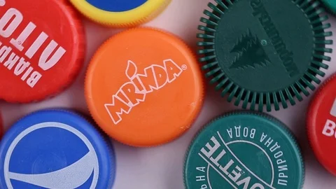 Many plastic beverage caps Stock-Footage 106195008