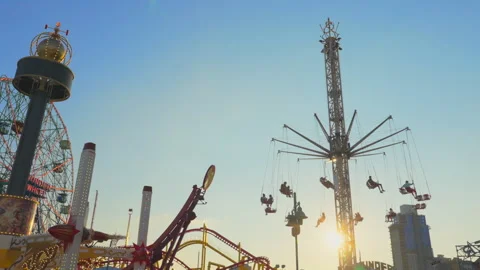 Many rides work at Luna Park in Cony Island at Brooklyn in New York City Vidéo 248561377