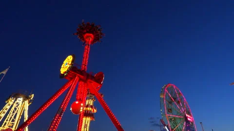Many rides work at Luna Park in Cony Island at Brooklyn in New York City Vidéo 248583853
