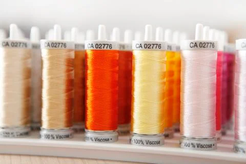 Many roles sewing thread Stock-Fotos