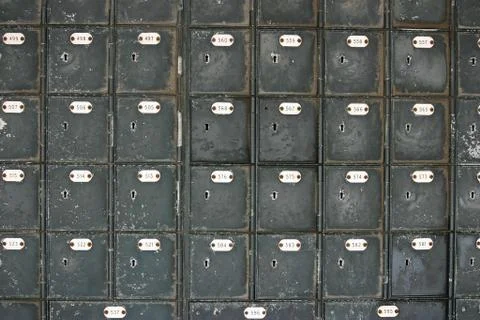 Many rows of old fashioned mailboxes that are weathered and worn Foto stock