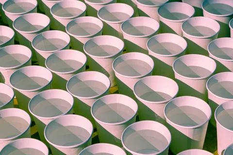 Many rows of plastic cups with water in bright light - texture pattern Fotos de archivo