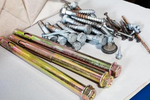 Many screws on cardboard sheet Foto stock