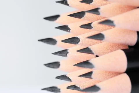 Many sharp graphite pencil on white background, closeup 库存照片