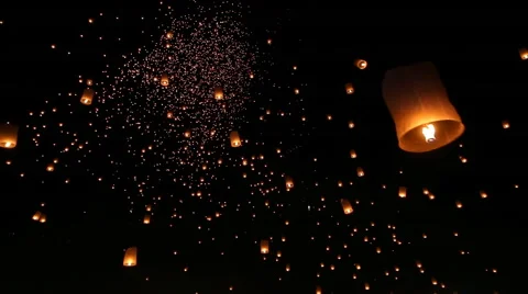 Many Sky Fire Lanterns Floating Of Thailand (long shot) Vidéo 46190883