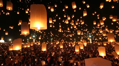 Many Sky Lanterns Floating In Yee Peng Lanna International Of ChiangMai Thailand Vidéo 43039569