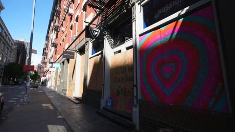 Many SOHO district stores have been boarded up and closed Vidéo 133214396