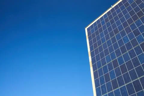 Many solar panels texture with copyspace. Building with lots of solar panels. Foto stock