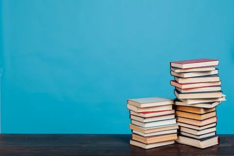 Many stacks of educational books for learning preparation for college exams on a Foto stock