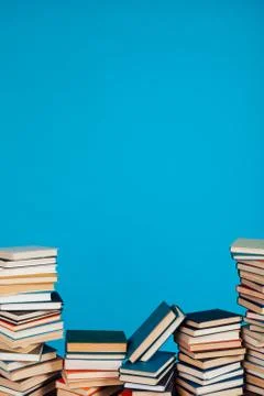 Many stacks of educational books for learning preparation for college exams on a Foto stock