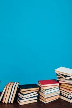 Many stacks of educational books for learning preparation for college exams on a Foto stock