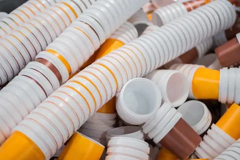 Many stacks of empty orange and brown plastic cups at warehouse - close up Stockfoto's