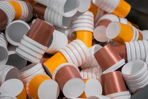 Many stacks of empty orange and brown plastic cups at warehouse - close up 库存照片