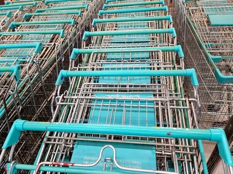 Many Teal Shopping Carts Nested Together - Retail Efficiency Foto stock