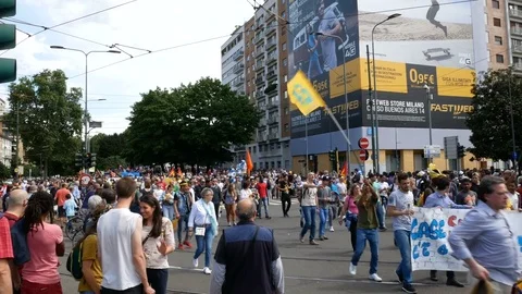 Many thousands of people take part to demonstration in Milan, Italy Stock Footage 76074819