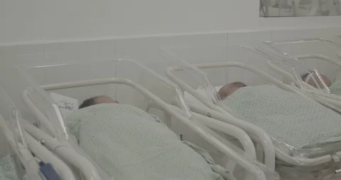 Many unknown newborn babies lying in separated baby hospital bed 스톡 동영상 127744692
