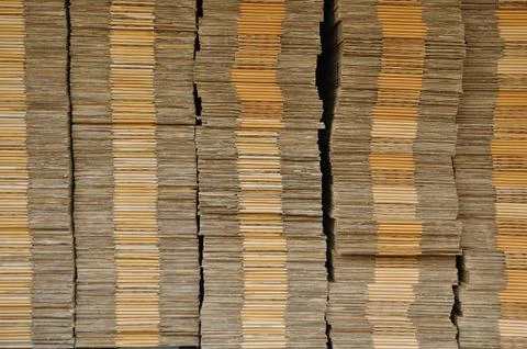 Many unpack paper box stacking on black pallet in front of warehouse, for web 库存照片