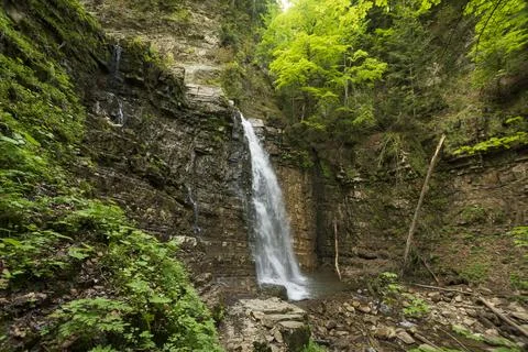 Manyava Watefall Фото