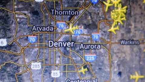 Map of airplanes in the vicinity of Denver city on computer screen 스톡 동영상 87877922