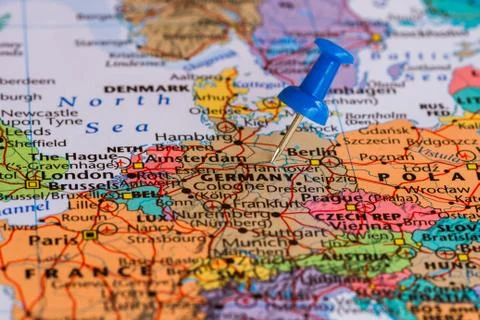 Map of Germany with a blue pushpin stuck Foto stock
