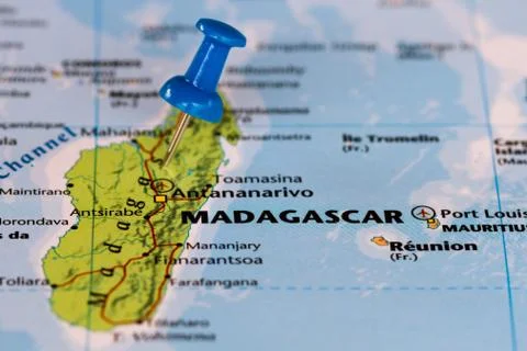 Map of Madagascar with a blue pushpin stuck Foto stock