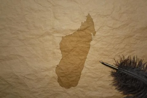 Map of madagascar on a old paper background with old pen Foto stock