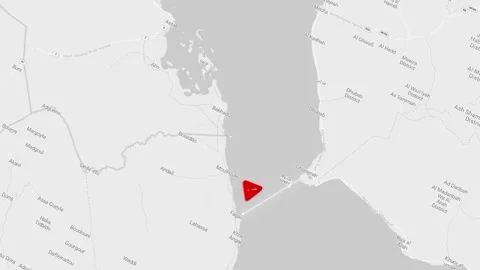 Map view showing bab el mandeb strait and perim island in red marker on dig.. Stockbeeldmateriaal 345730696