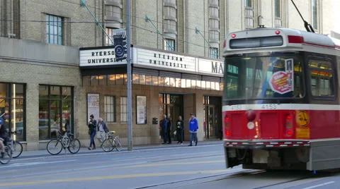 Maple Leaf Gardens Toronto Tilt Down Streetcar 스톡 동영상 68722616