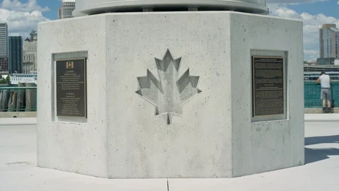 Maple Leaf Imprint At Base Of Flag Pole Stockbeeldmateriaal 98086354