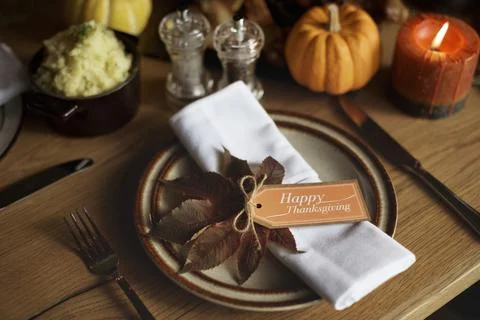 Maple Leaf Thanksgiving Table Setting Concept Фото