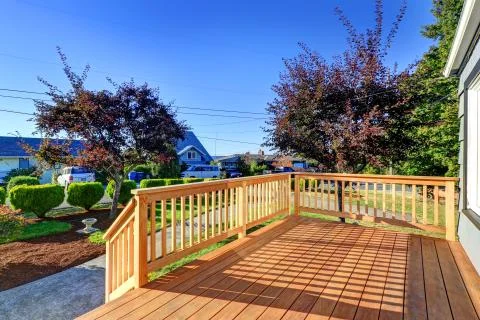 Maple walkout deck with railings. real estate in browns point Stock Photos